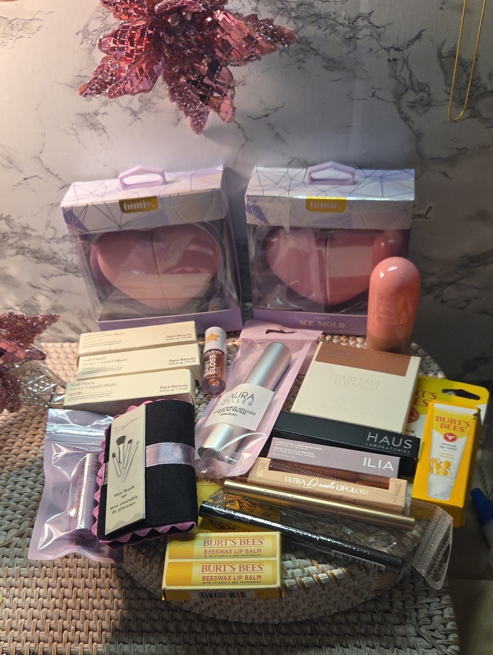 Burt's Bees , Rare Beauty,Haus,ilia,laurageller,ulta,tarte,glow,beauty Creations